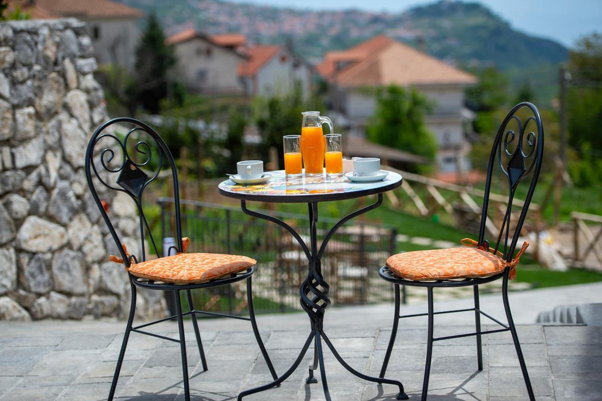 Bed and Breakfast Il Vigneto Di Nonno Pietro Аджерола Екстер'єр фото