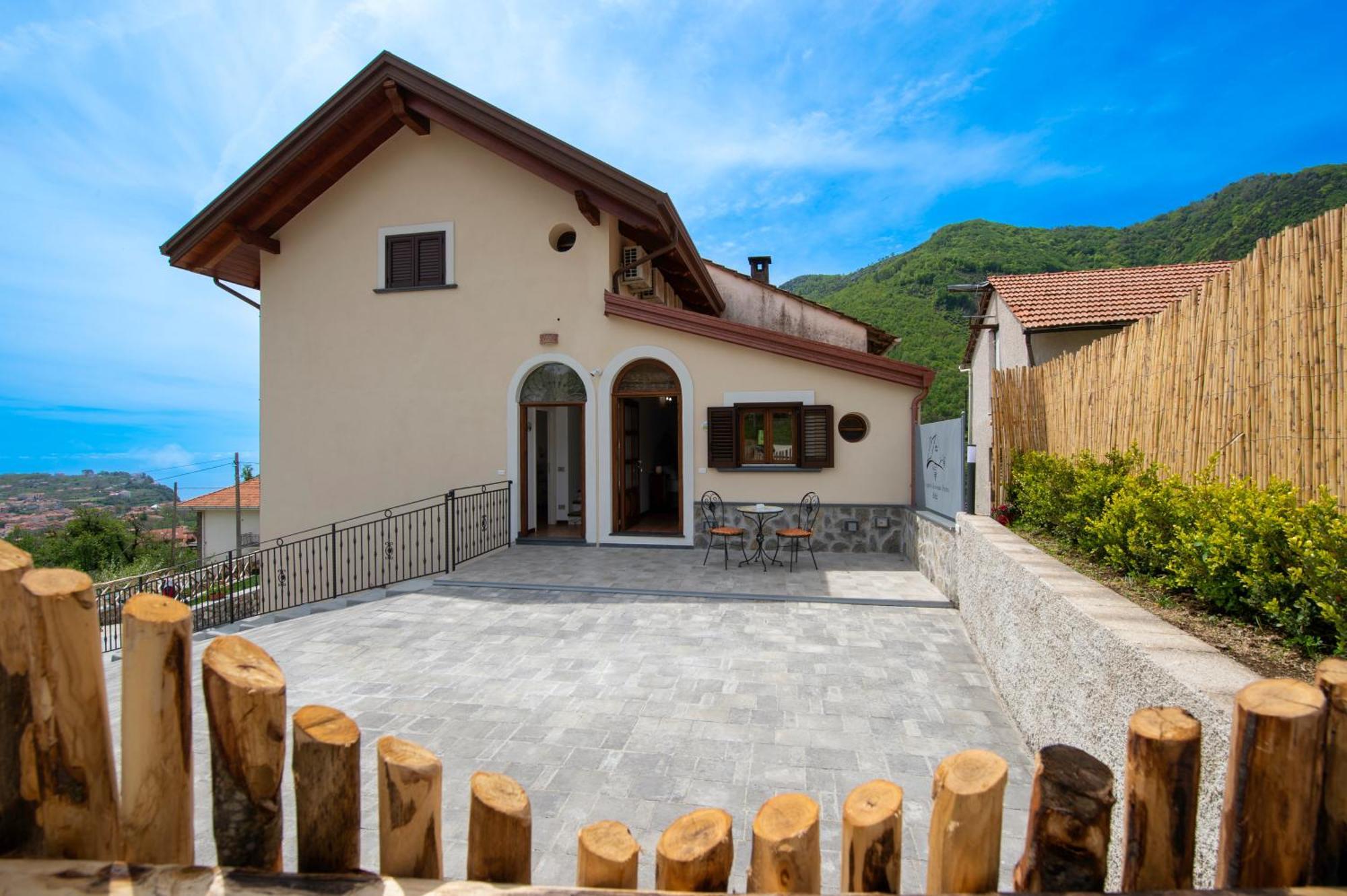Bed and Breakfast Il Vigneto Di Nonno Pietro Аджерола Екстер'єр фото