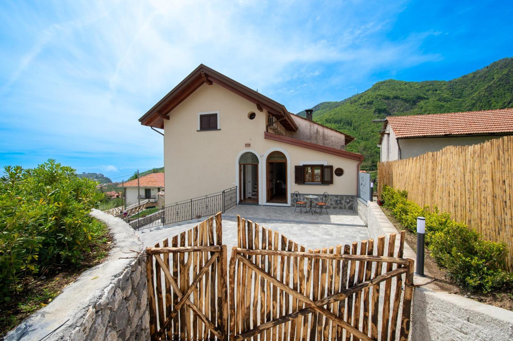 Bed and Breakfast Il Vigneto Di Nonno Pietro Аджерола Екстер'єр фото