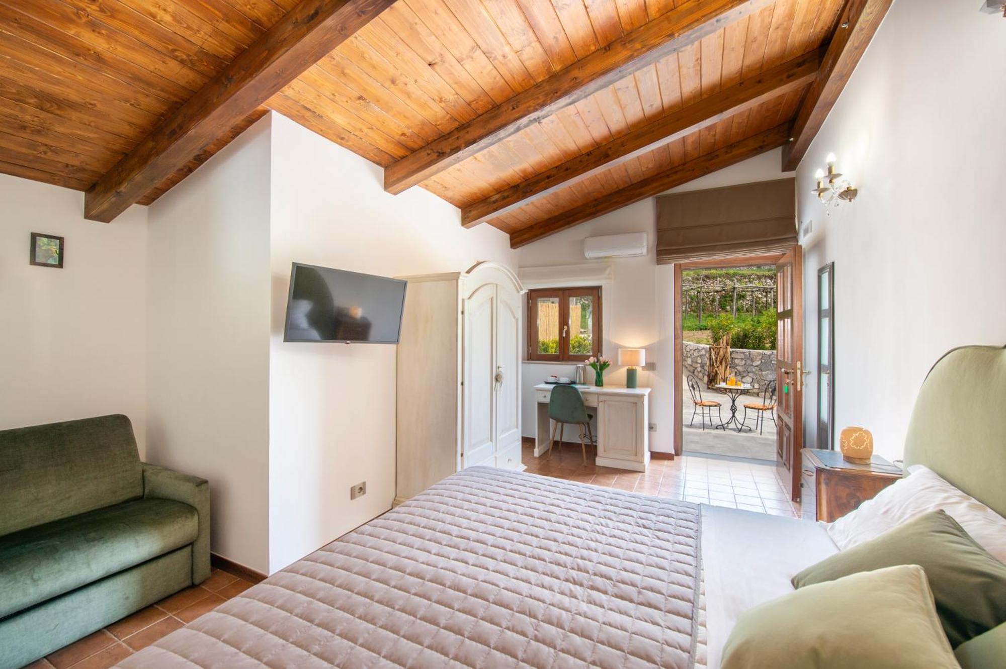 Bed and Breakfast Il Vigneto Di Nonno Pietro Аджерола Екстер'єр фото
