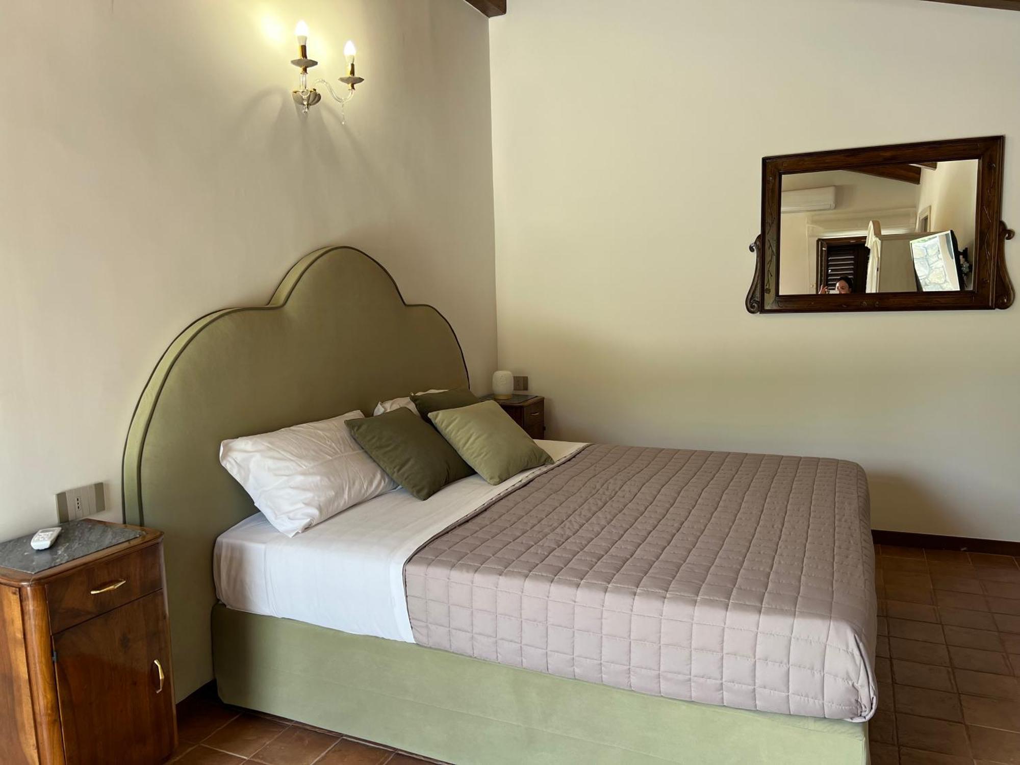 Bed and Breakfast Il Vigneto Di Nonno Pietro Аджерола Екстер'єр фото